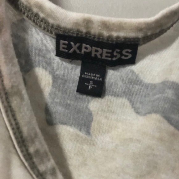 💫 3 for 30 💫 Express Camo Cold Shoulder Top - Picture 6 of 7